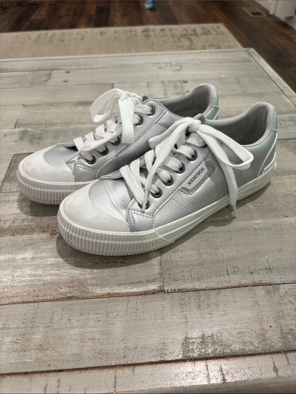ROCKET DOG Silver Metallic Low-Top Sneakers
